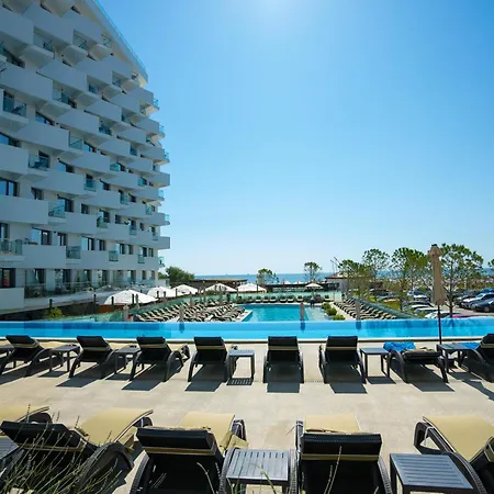 Anomis Infinity Pool & Sea-view * Năvodari