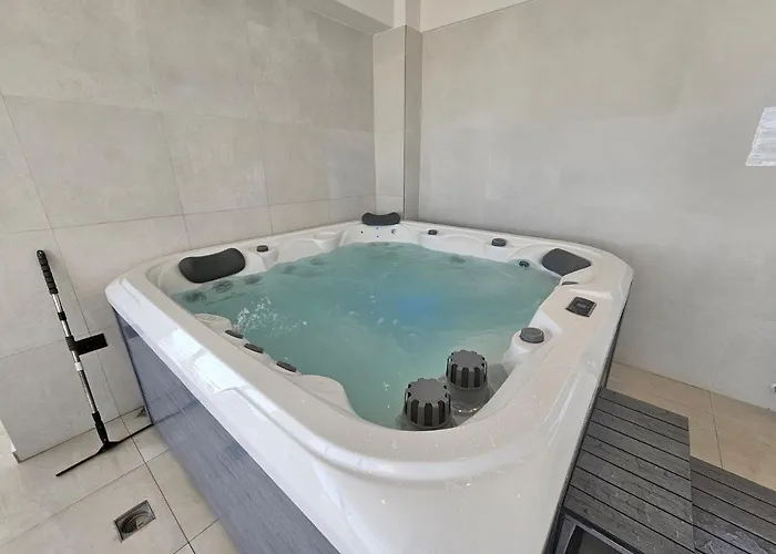 Anomis Infinity Pool & Sea-view Apartament *