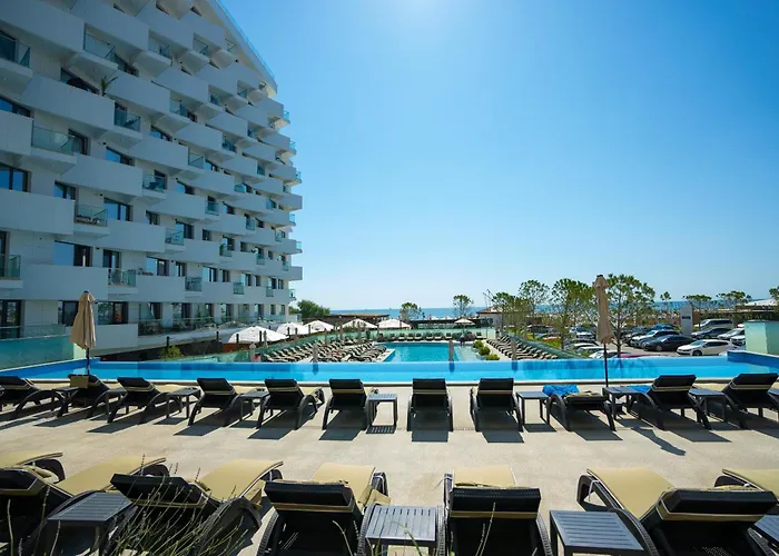 Anomis Infinity Pool & Sea-view * Năvodari