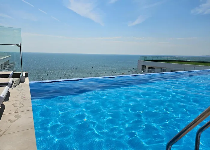 Anomis Infinity Pool & Sea-view * Năvodari